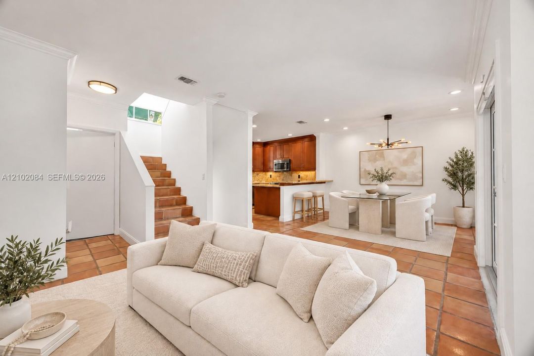 En Venta: $725,000 (2 camas, 2 baños, 1560 Pies cuadrados)