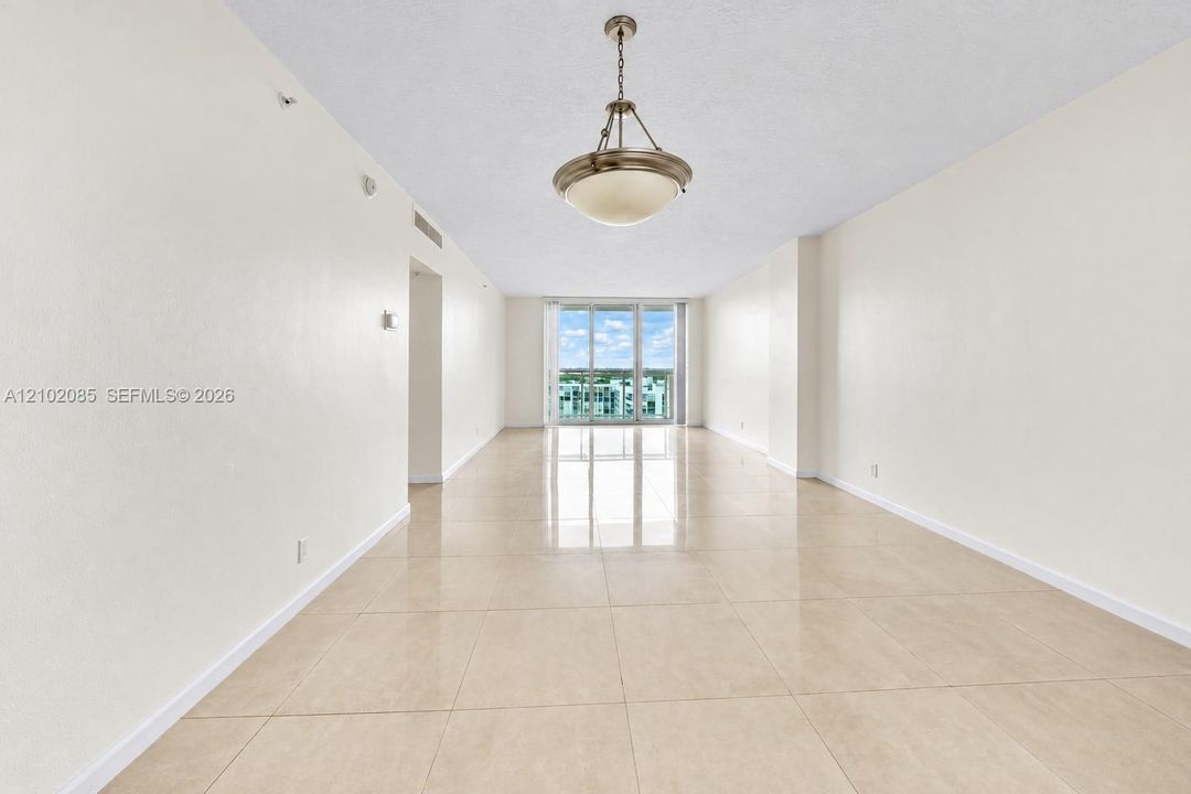 En Venta: $329,000 (1 camas, 1 baños, 906 Pies cuadrados)