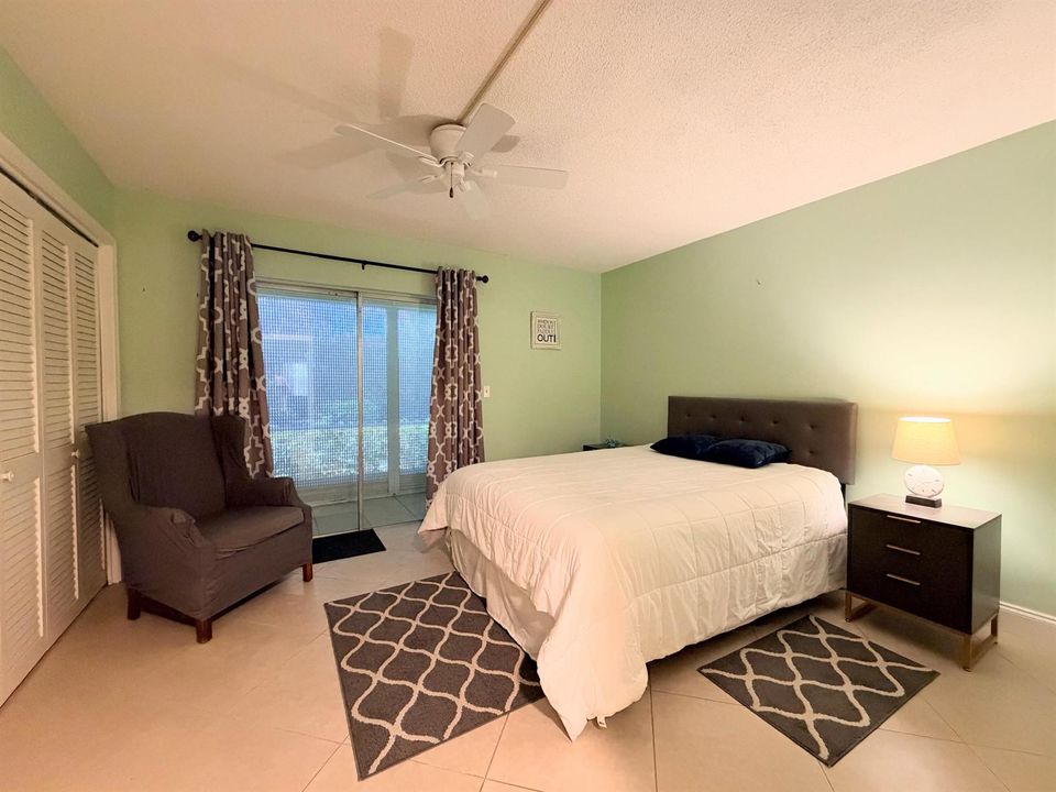 Bedroom w/ access to Lanai