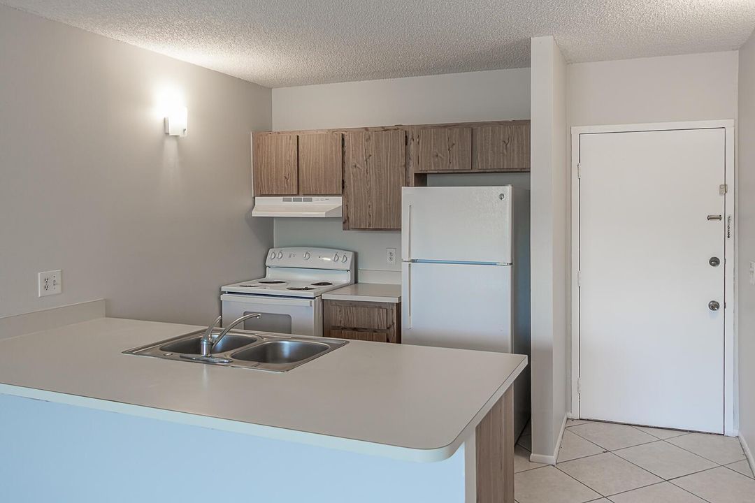 2501 Riverside Drive 209_.jpg-2026-10-5