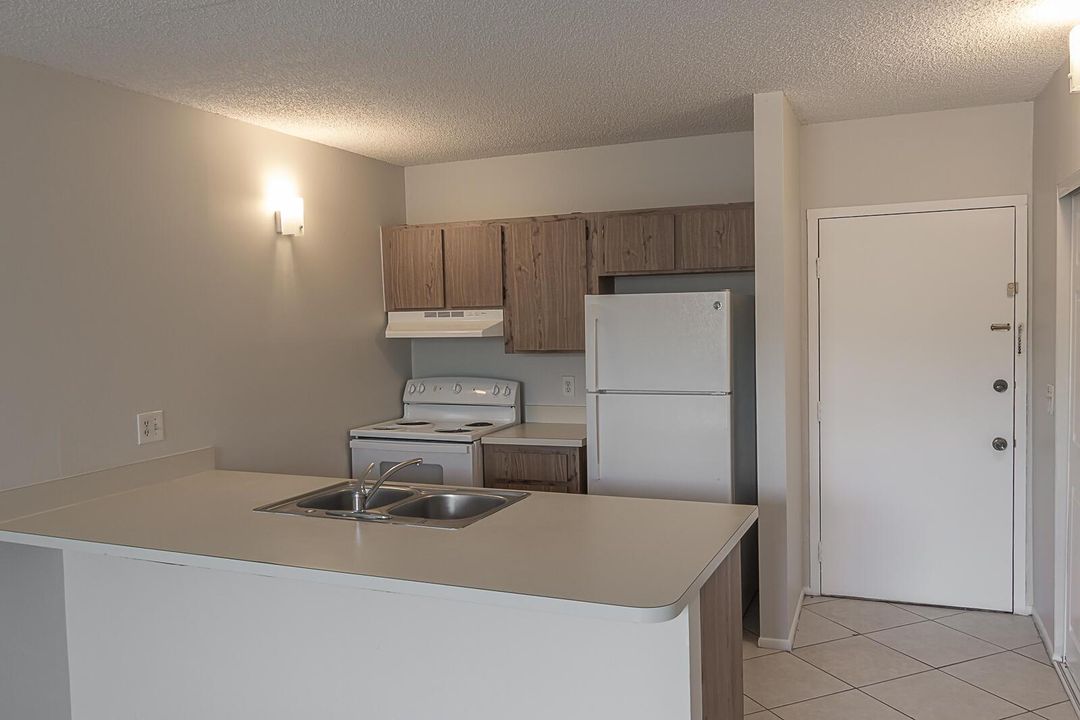 2501 Riverside Drive 209_-3.jpg-2026-10-