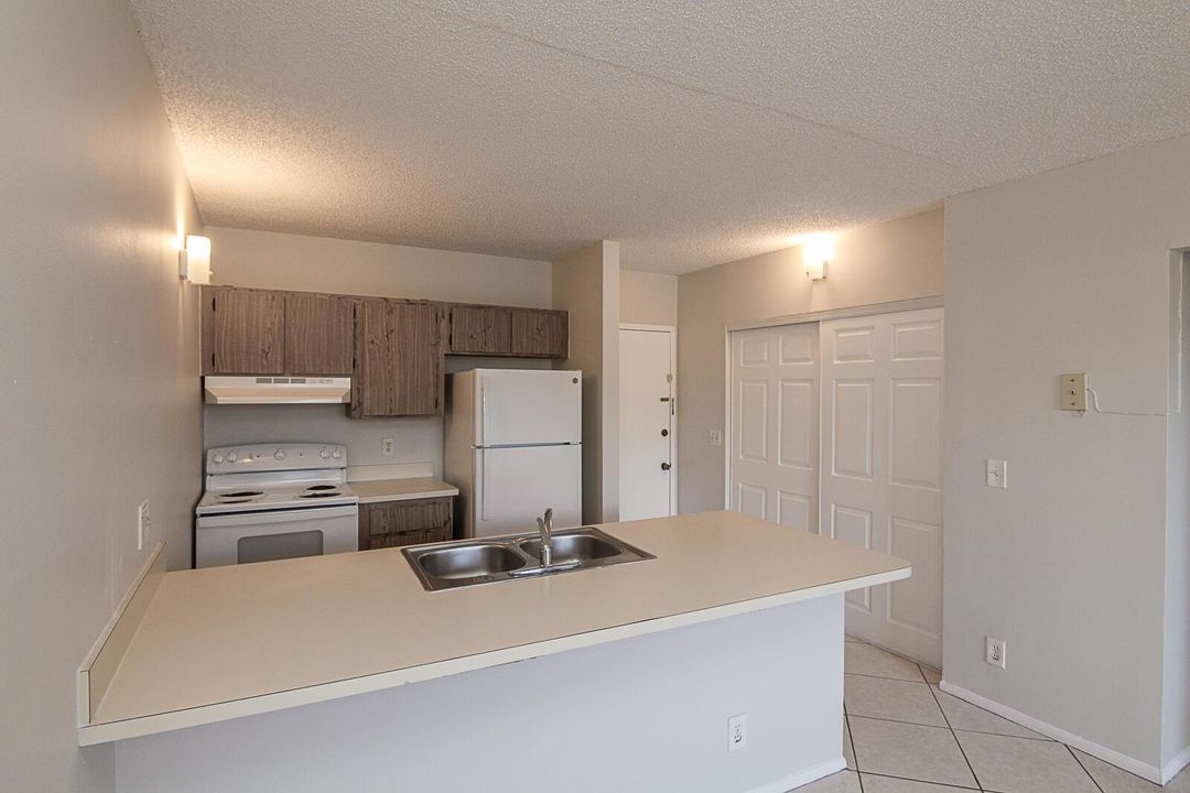 2501 Riverside Drive 209_-5.jpg-2026-10-