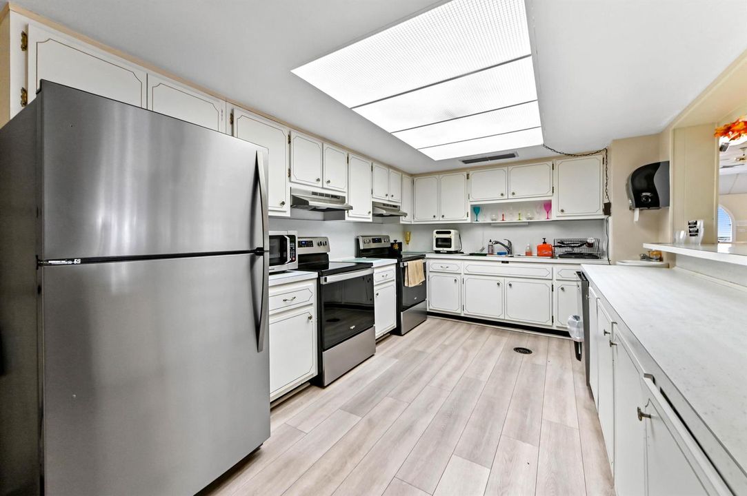 42 Kitchen 01