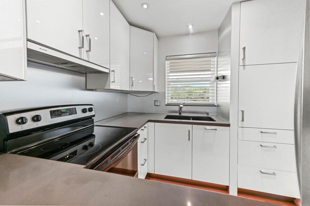 12 Kitchen 03