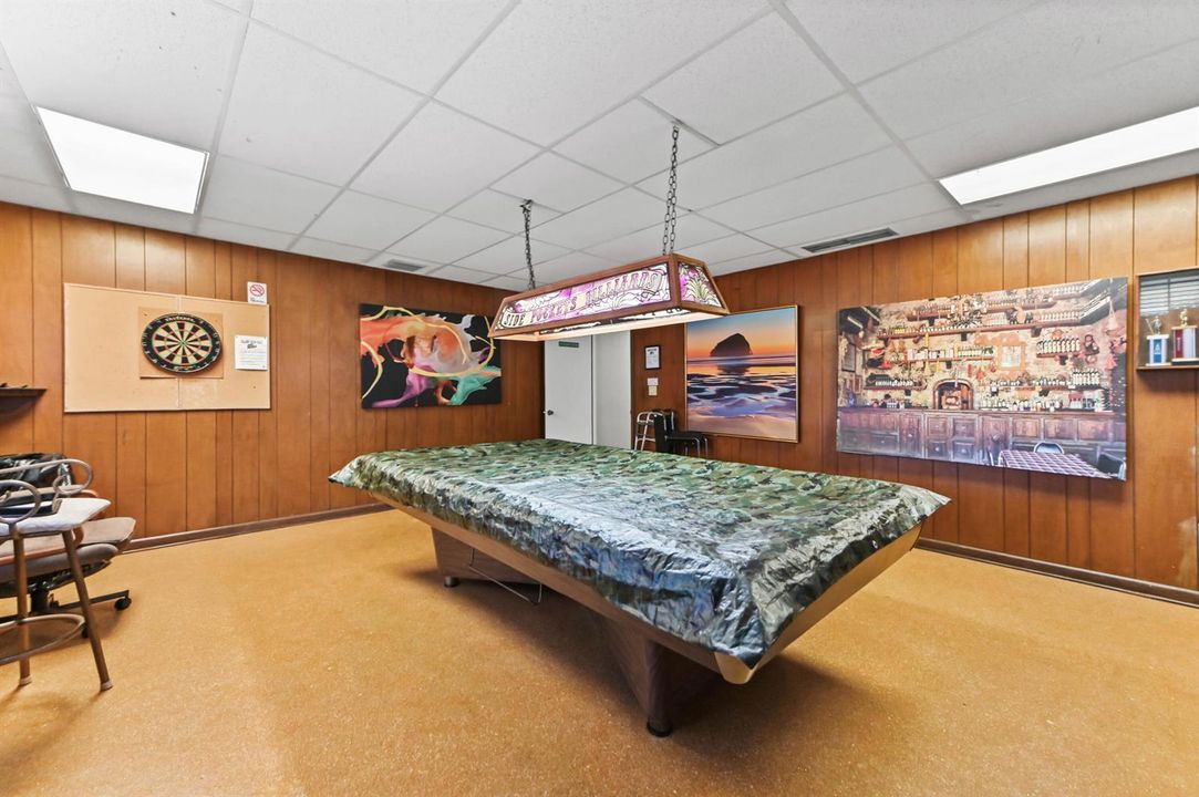 41 billiards room 02
