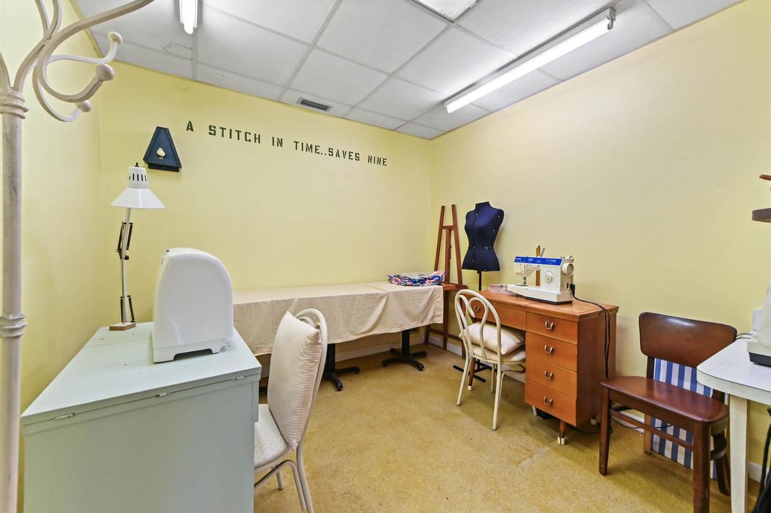 39 sewing room 01