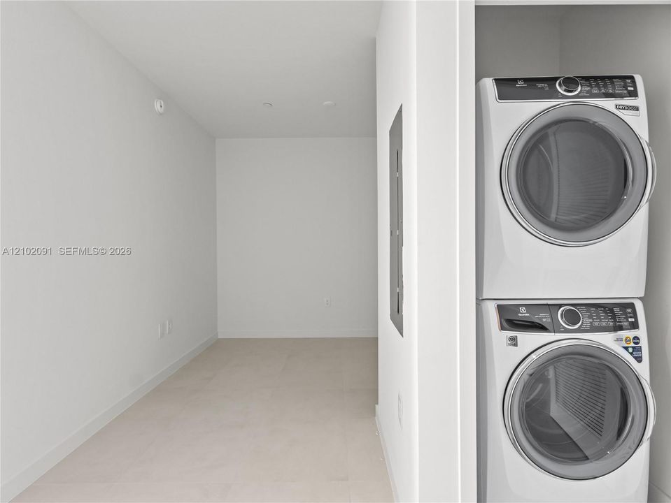 В аренду: $5,600 (1 спален, 2 ванн, 1060 Квадратных фут)