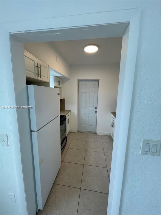 For Rent: $1,900 (2 beds, 1 baths, 1404 Square Feet)