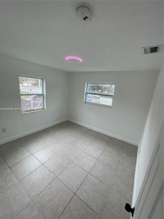 For Rent: $1,900 (2 beds, 1 baths, 1404 Square Feet)