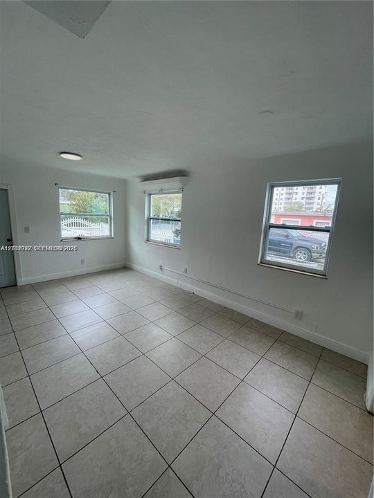 For Rent: $1,900 (2 beds, 1 baths, 1404 Square Feet)