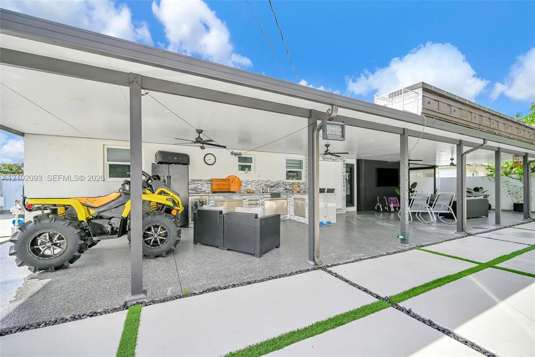 Active With Contract: $3,500 (3 beds, 1 baths, 1274 Square Feet)