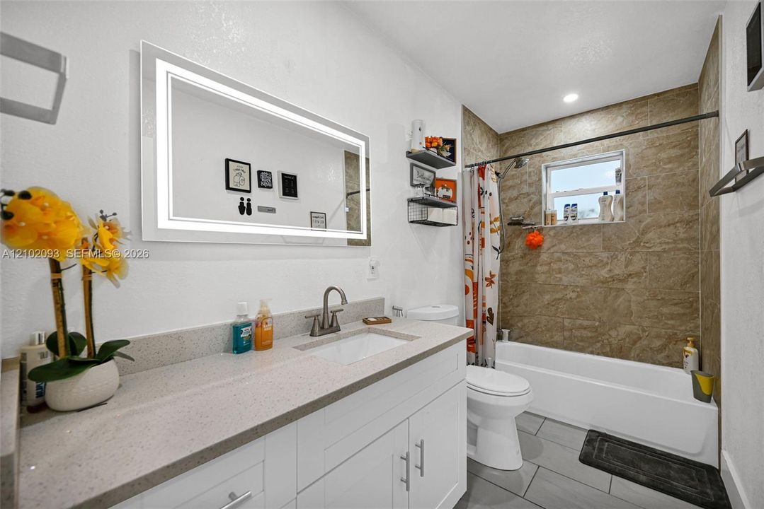 Active With Contract: $3,500 (3 beds, 1 baths, 1274 Square Feet)