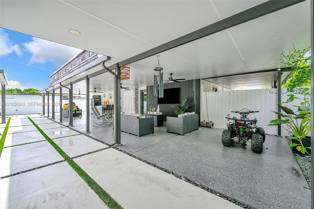 Active With Contract: $3,500 (3 beds, 1 baths, 1274 Square Feet)
