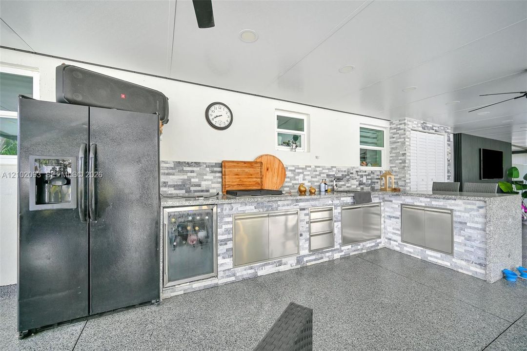 Active With Contract: $3,500 (3 beds, 1 baths, 1274 Square Feet)
