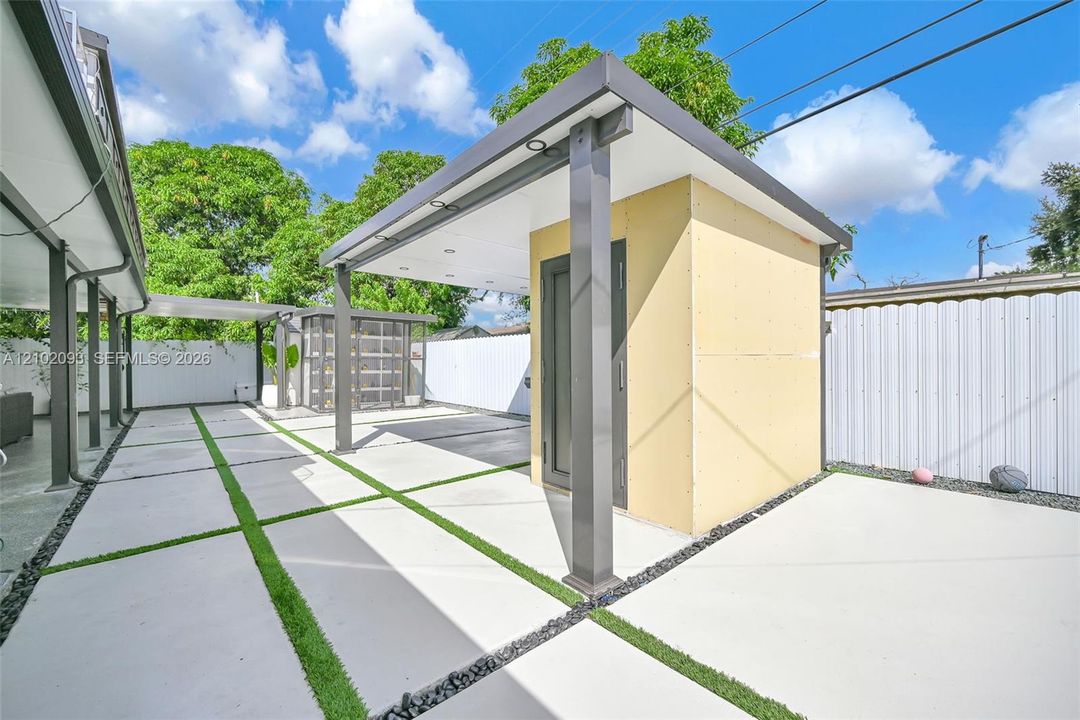 Active With Contract: $3,500 (3 beds, 1 baths, 1274 Square Feet)
