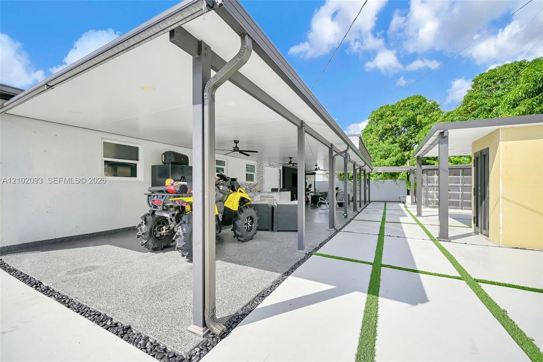 Active With Contract: $3,500 (3 beds, 1 baths, 1274 Square Feet)