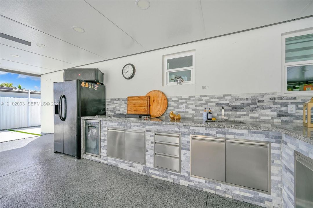 Active With Contract: $3,500 (3 beds, 1 baths, 1274 Square Feet)