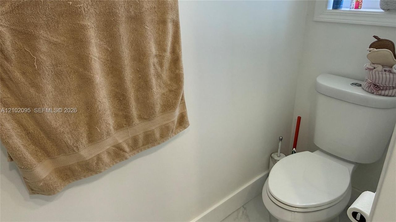 For Sale: $2,200,000 (3 beds, 2 baths, 1404 Square Feet)
