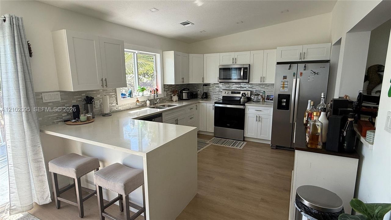 For Sale: $2,200,000 (3 beds, 2 baths, 1404 Square Feet)