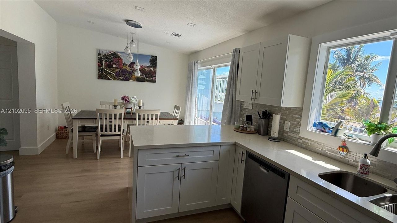 For Sale: $2,200,000 (3 beds, 2 baths, 1404 Square Feet)