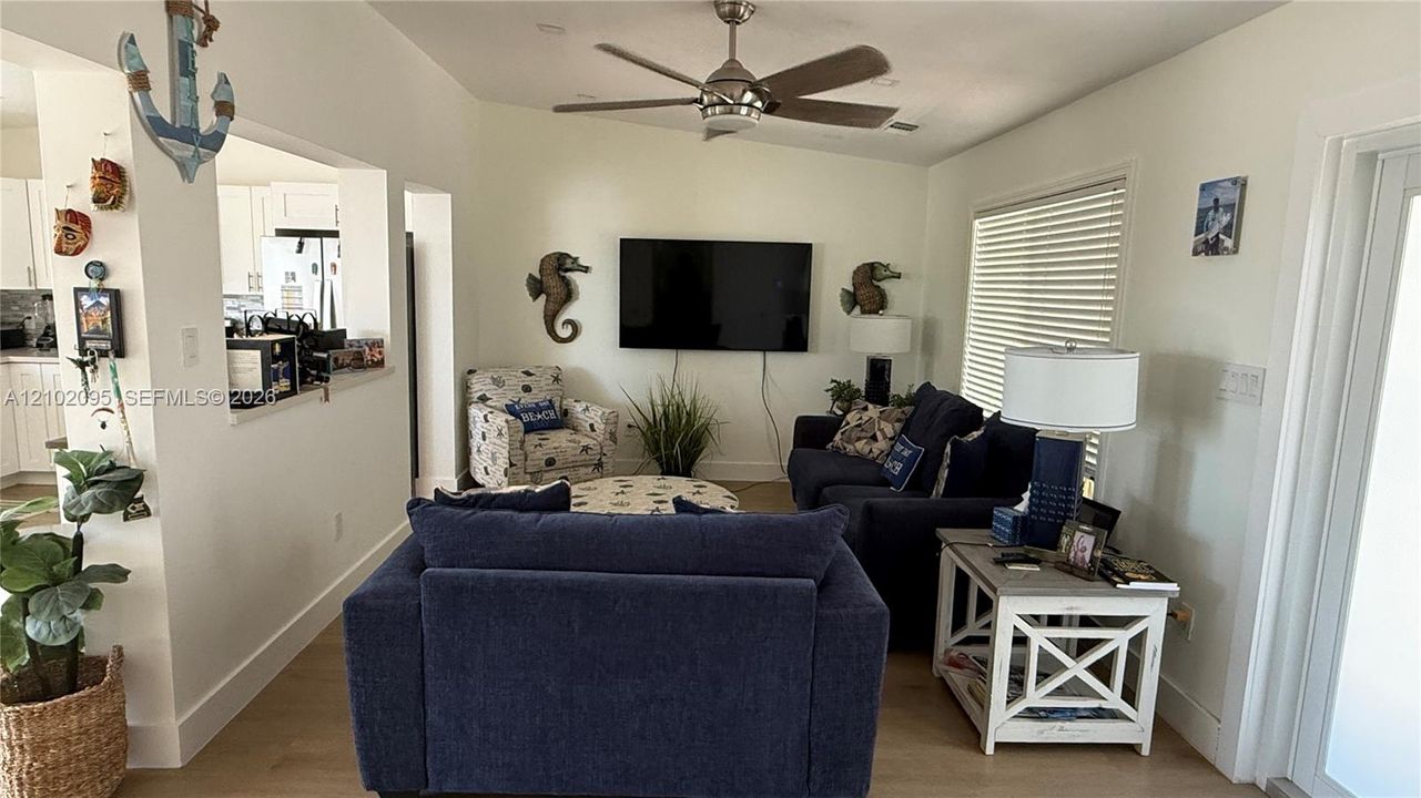 For Sale: $2,200,000 (3 beds, 2 baths, 1404 Square Feet)