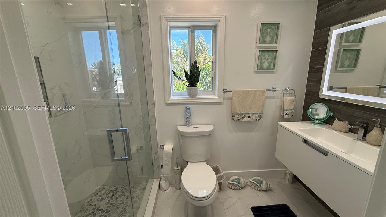 For Sale: $2,200,000 (3 beds, 2 baths, 1404 Square Feet)