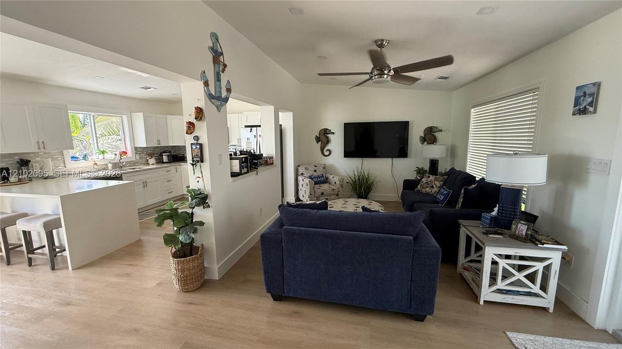 For Sale: $2,200,000 (3 beds, 2 baths, 1404 Square Feet)
