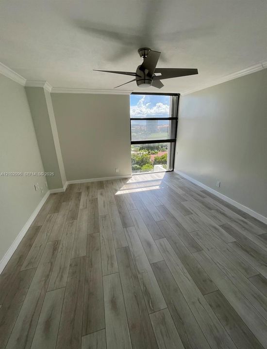 For Sale: $359,900 (2 beds, 2 baths, 1213 Square Feet)