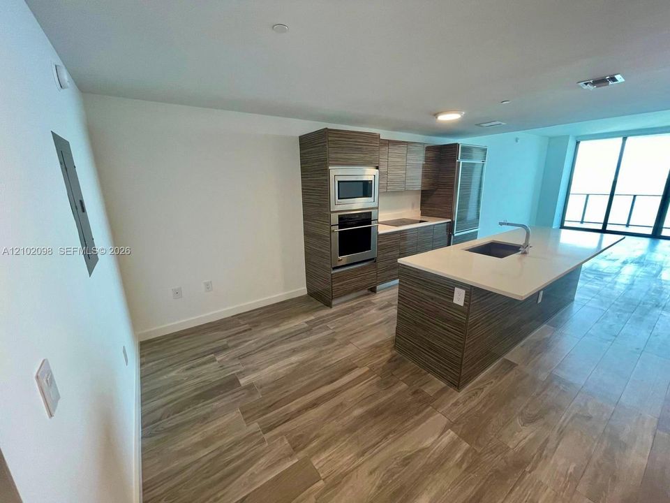 В аренду: $3,900 (1 спален, 1 ванн, 854 Квадратных фут)