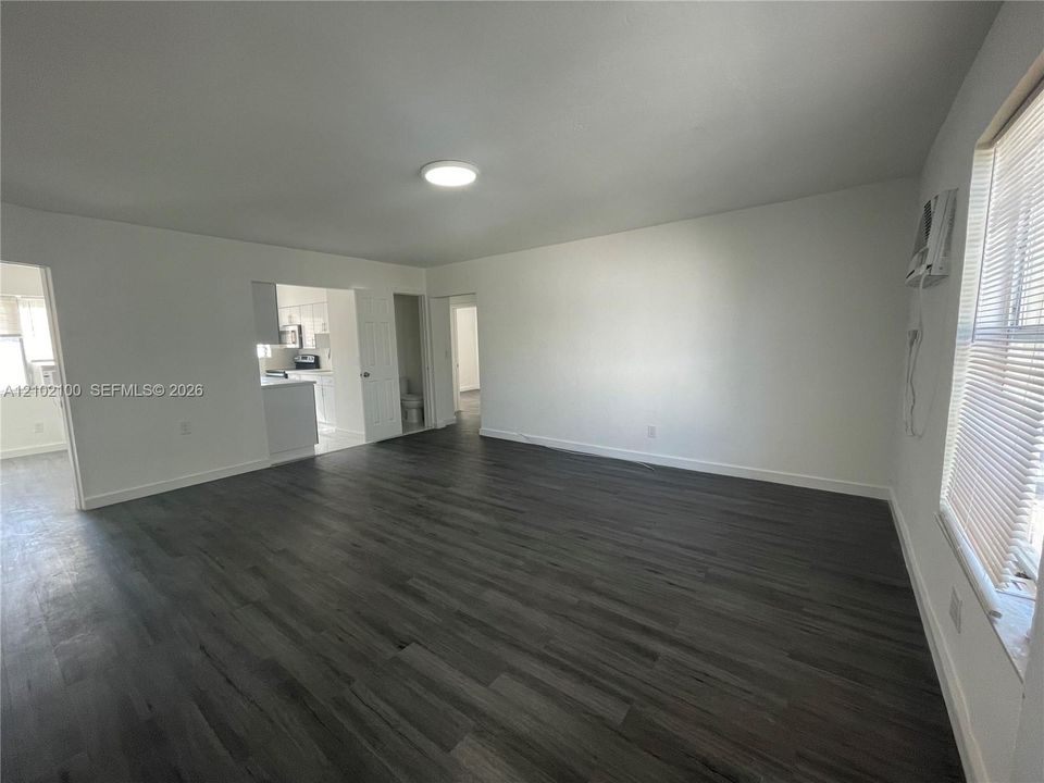 For Rent: $3,000 (3 beds, 1 baths, 4747 Square Feet)
