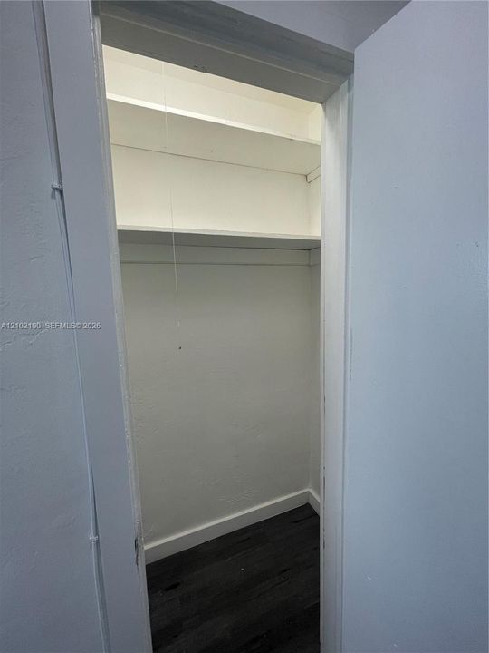 For Rent: $3,000 (3 beds, 1 baths, 4747 Square Feet)