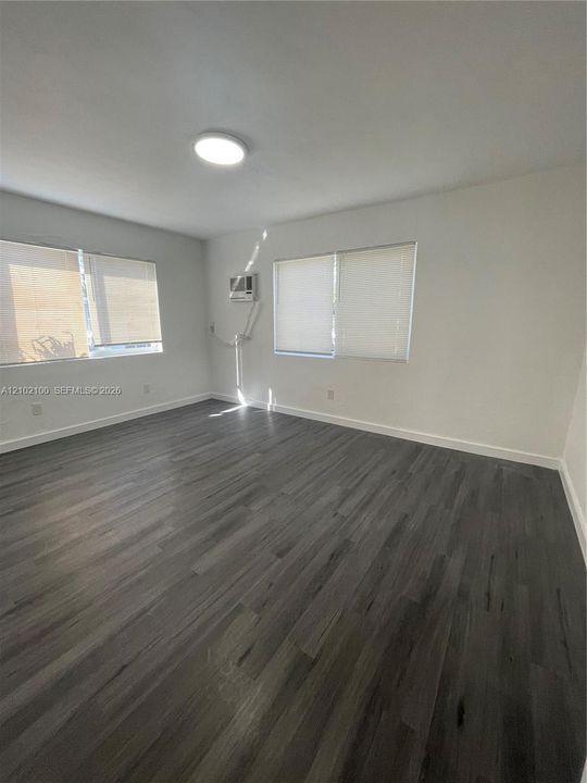 For Rent: $3,000 (3 beds, 1 baths, 4747 Square Feet)
