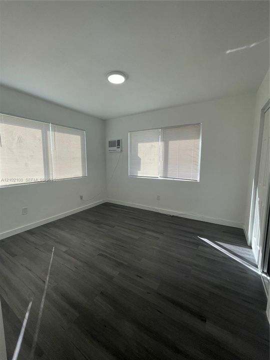 For Rent: $3,000 (3 beds, 1 baths, 4747 Square Feet)