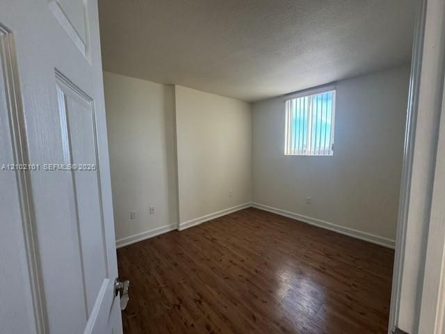 For Rent: $2,600 (3 beds, 2 baths, 1043 Square Feet)