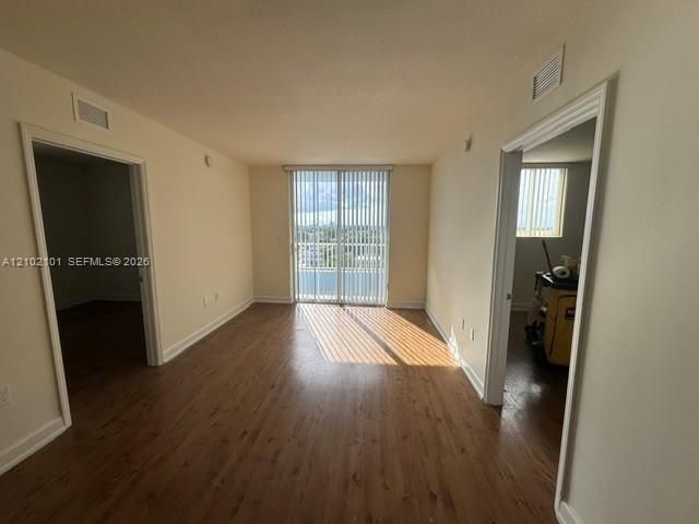 For Rent: $2,600 (3 beds, 2 baths, 1043 Square Feet)