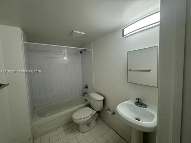 For Rent: $2,600 (3 beds, 2 baths, 1043 Square Feet)