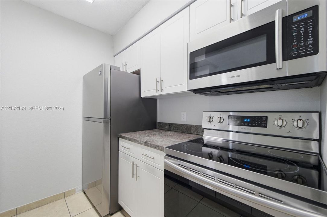 For Rent: $1,950 (1 beds, 1 baths, 805 Square Feet)