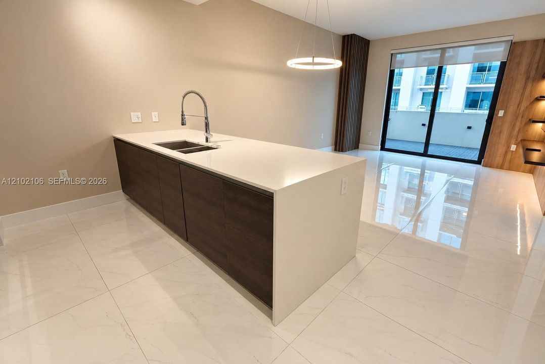 На продажу: $625,000 (1 спален, 1 ванн, 703 Квадратных фут)
