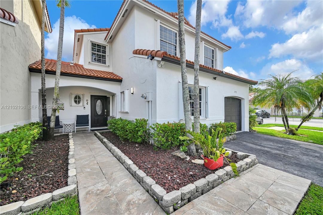 En Venta: $549,999 (4 camas, 3 baños, 1475 Pies cuadrados)