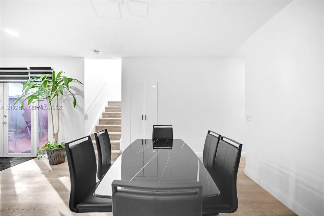En Venta: $549,999 (4 camas, 3 baños, 1475 Pies cuadrados)