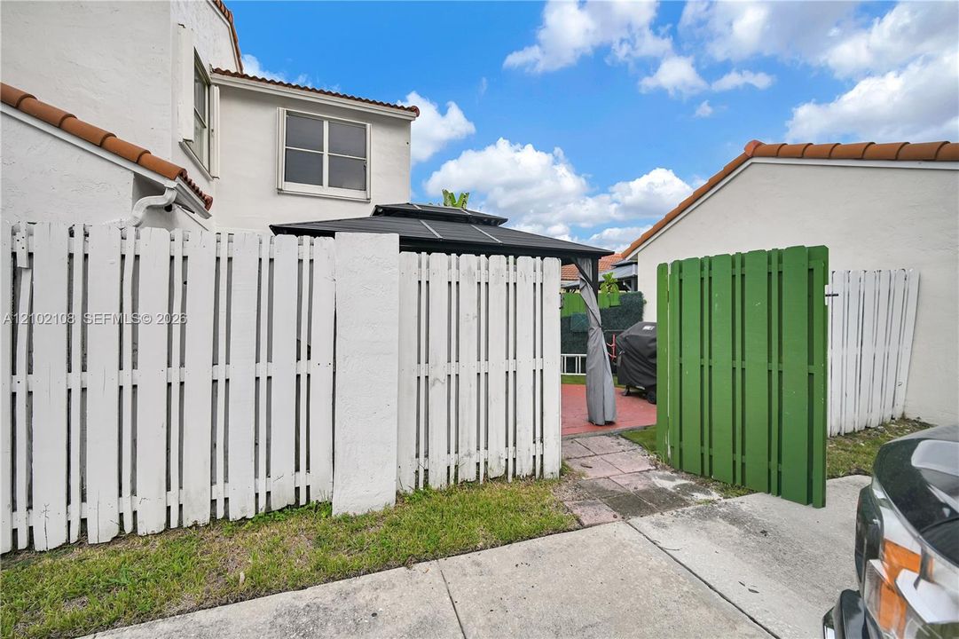 En Venta: $549,999 (4 camas, 3 baños, 1475 Pies cuadrados)