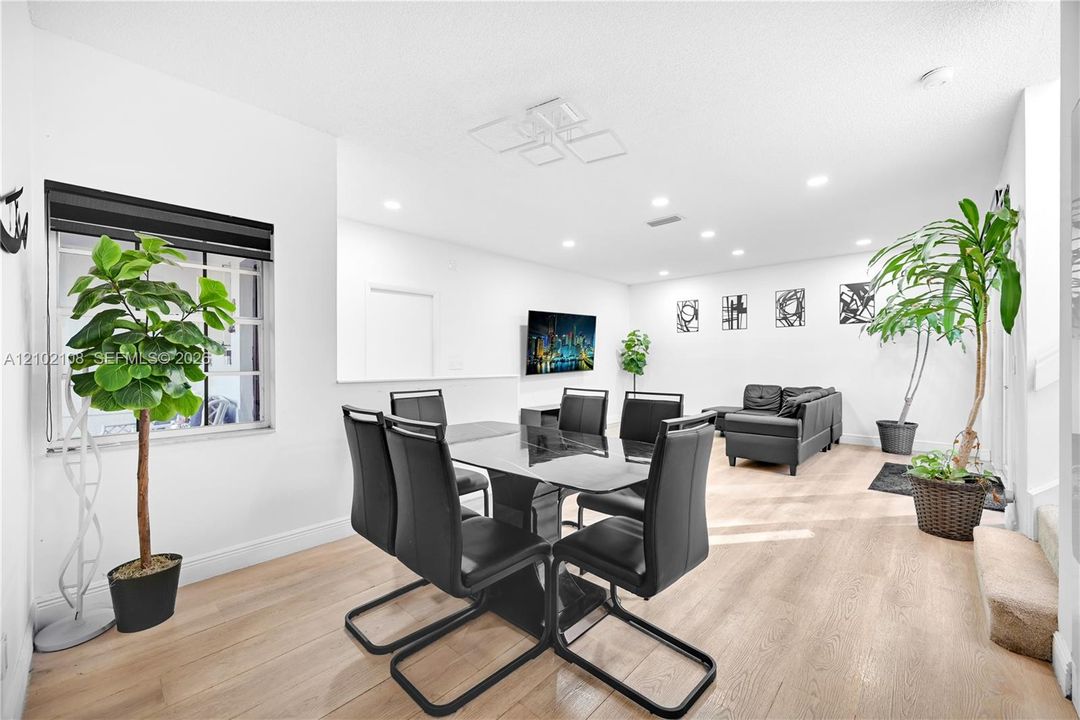 En Venta: $549,999 (4 camas, 3 baños, 1475 Pies cuadrados)