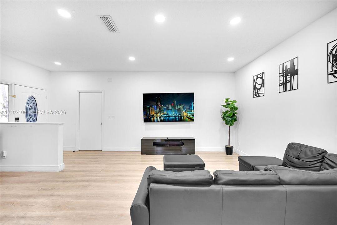 En Venta: $549,999 (4 camas, 3 baños, 1475 Pies cuadrados)