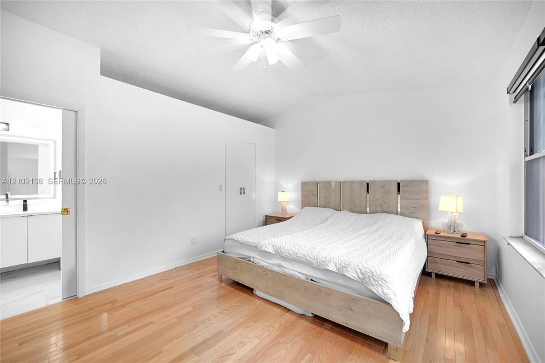 En Venta: $549,999 (4 camas, 3 baños, 1475 Pies cuadrados)