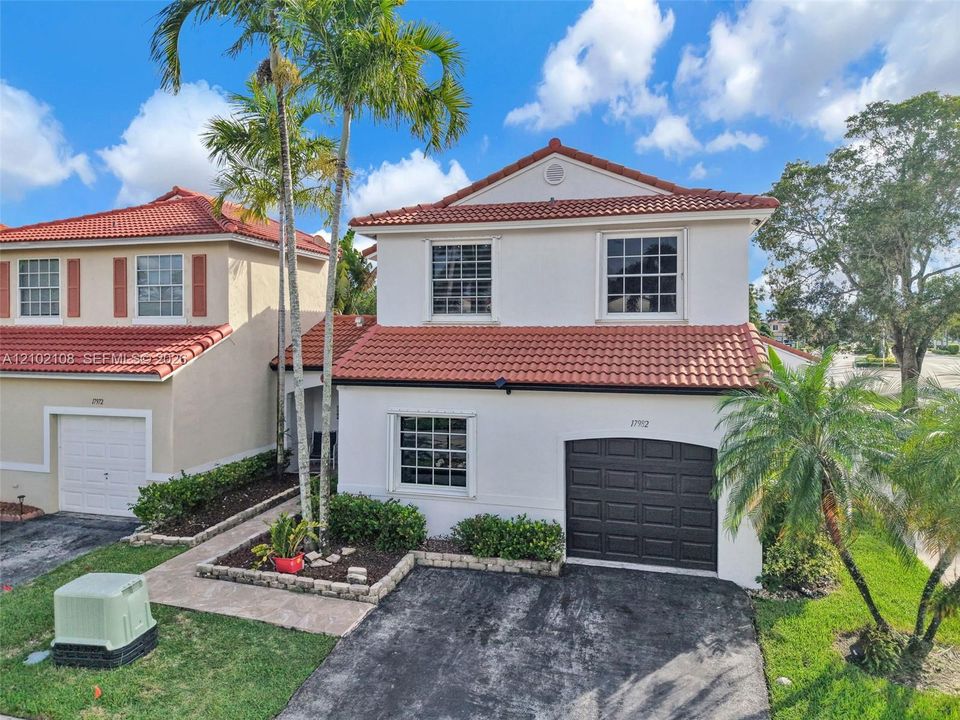 En Venta: $549,999 (4 camas, 3 baños, 1475 Pies cuadrados)