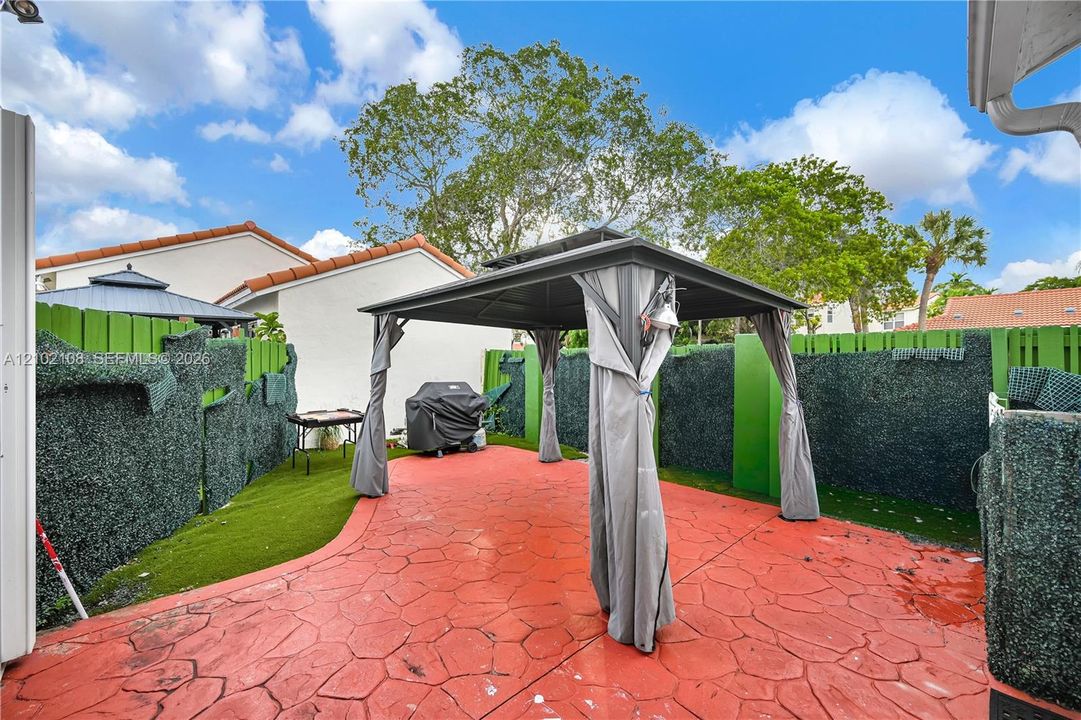 En Venta: $549,999 (4 camas, 3 baños, 1475 Pies cuadrados)
