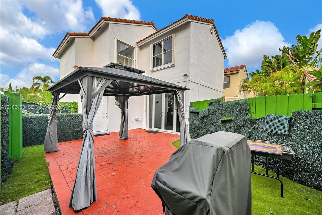 En Venta: $549,999 (4 camas, 3 baños, 1475 Pies cuadrados)