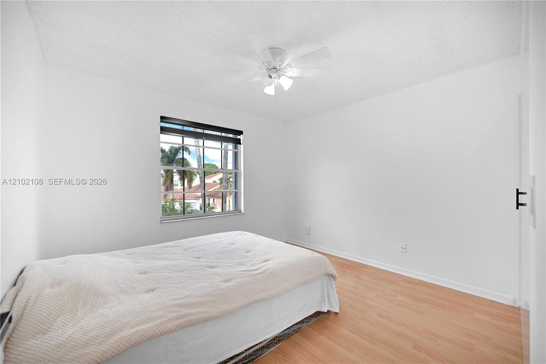 En Venta: $549,999 (4 camas, 3 baños, 1475 Pies cuadrados)