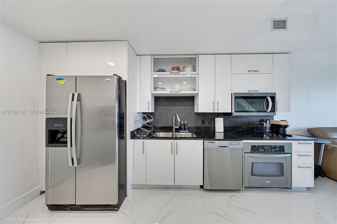 В аренду: $3,450 (1 спален, 1 ванн, 780 Квадратных фут)
