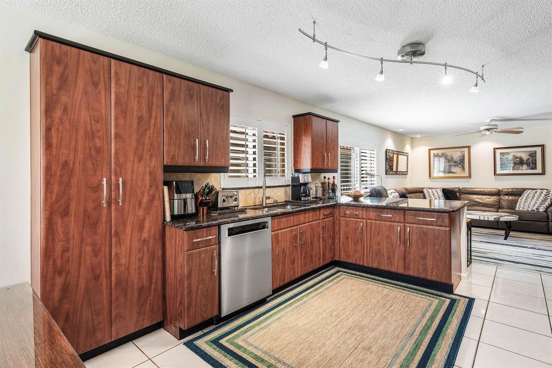 015-10378BuenaVenturaDrive-BocaRaton-FL-